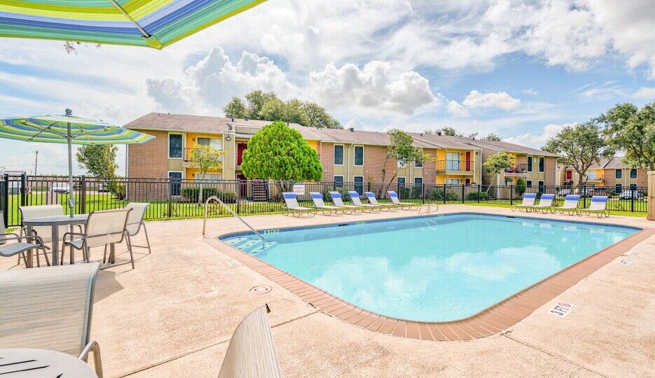 pool at The Del Sol