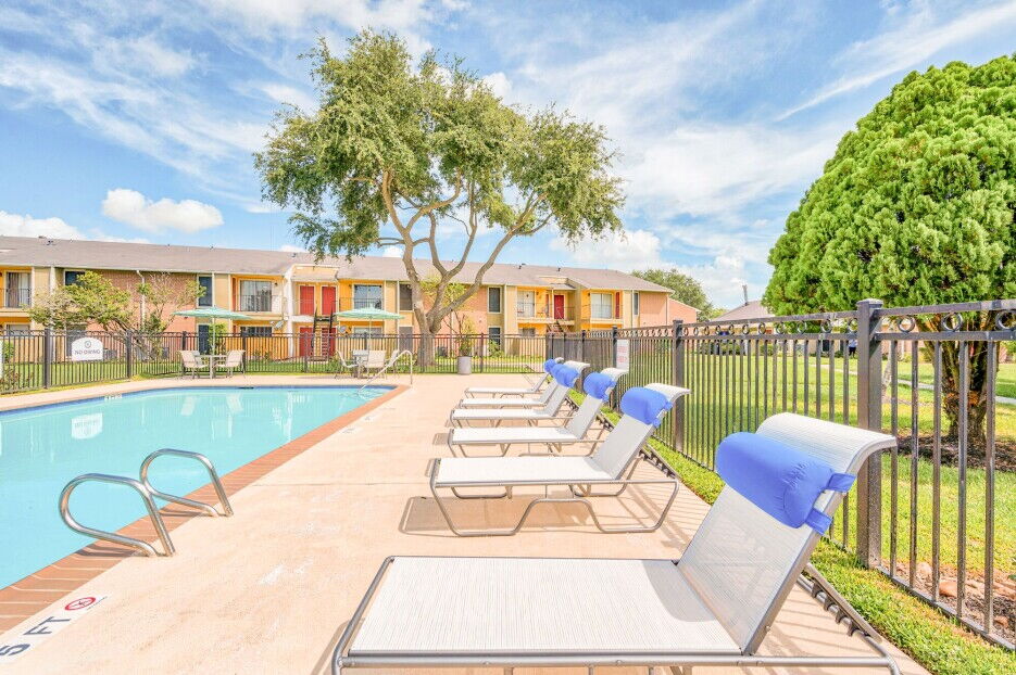 pool at The Del Sol